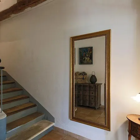 Les Volets Bleus-maillane Holiday home *