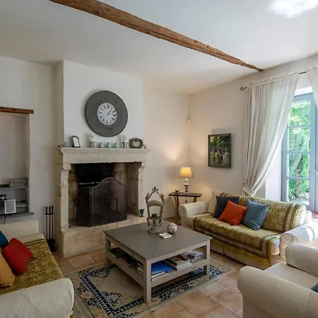 Holiday home Les Volets Bleus-maillane